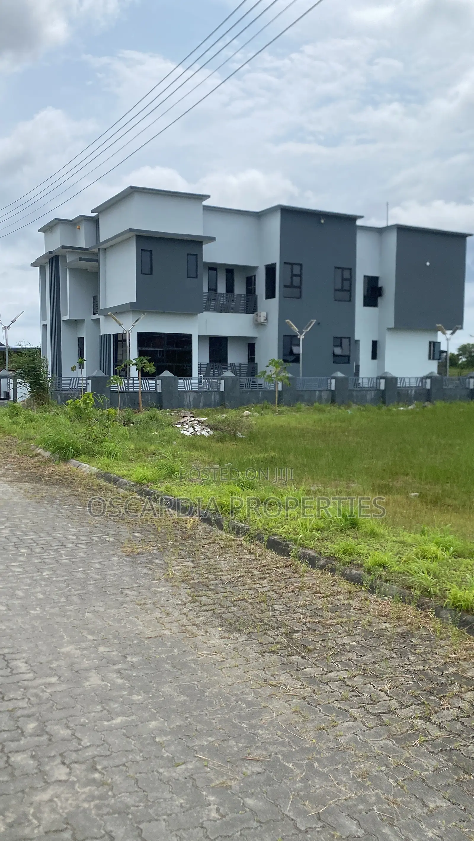 6bdrm Duplex in Beechwood Estate, Elemoro for sale
