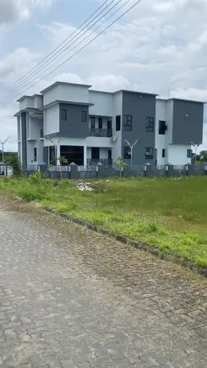 6bdrm Duplex in Beechwood Estate, Elemoro for sale