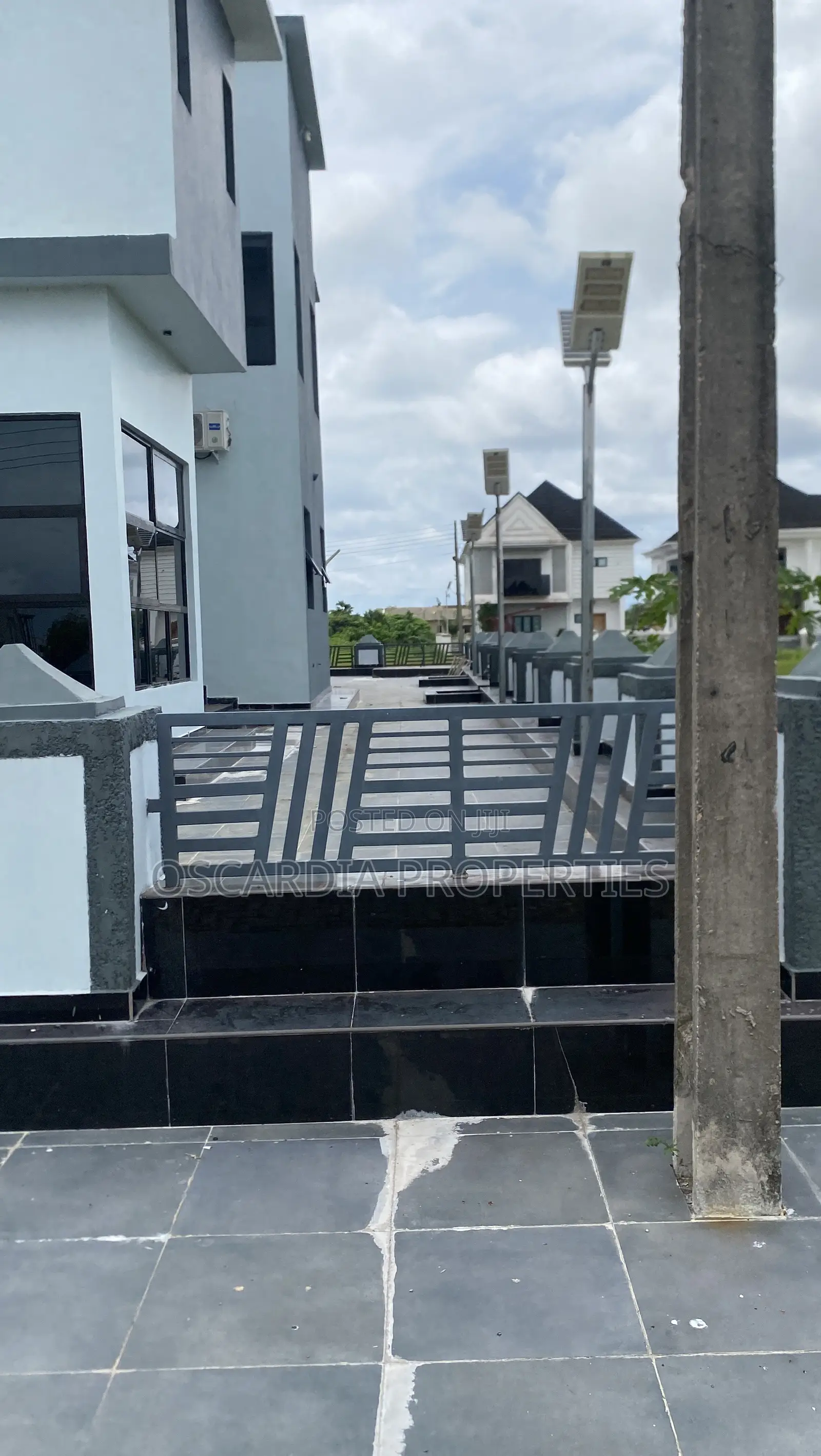 6bdrm Duplex in Beechwood Estate, Elemoro for sale