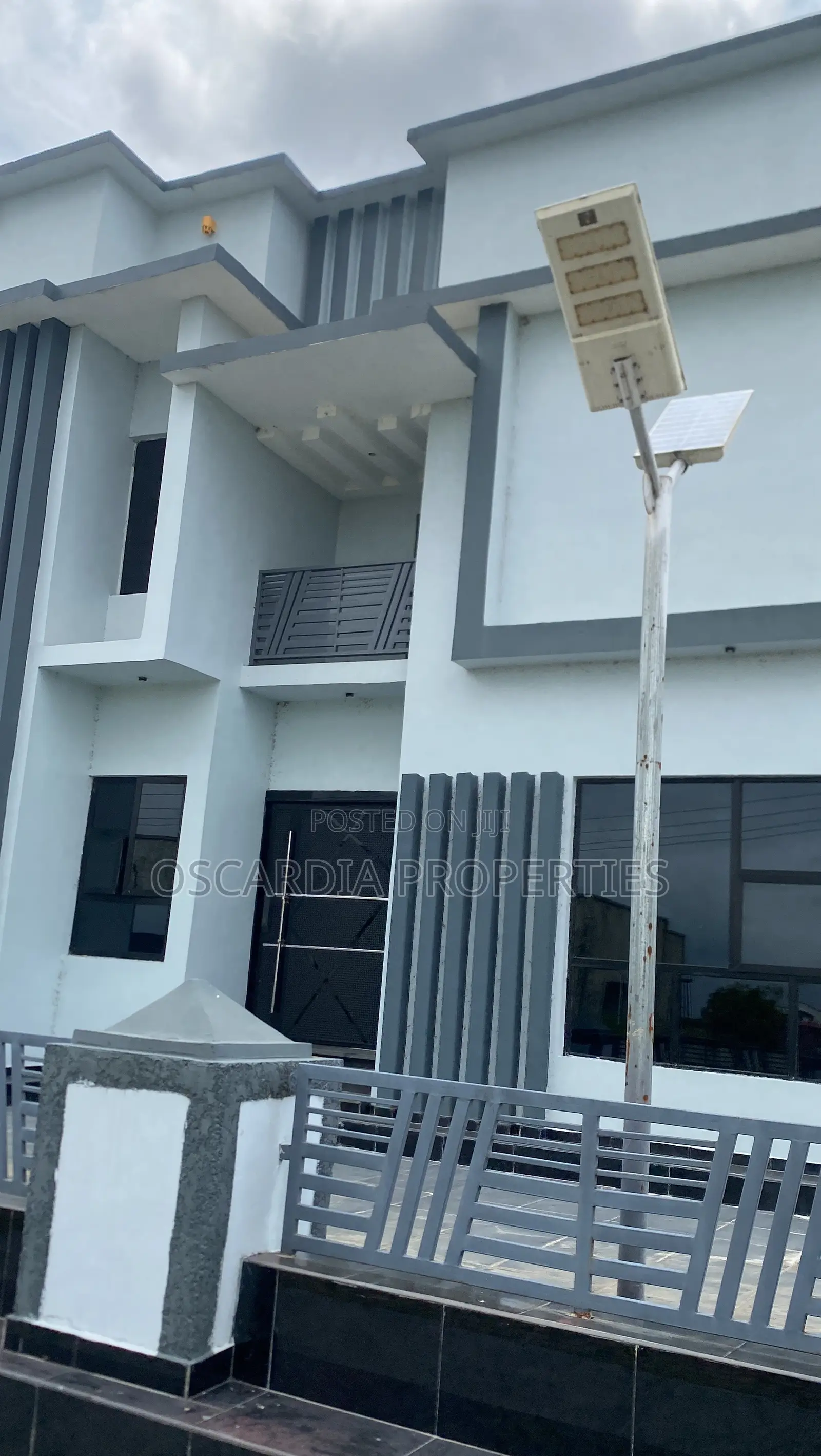6bdrm Duplex in Beechwood Estate, Elemoro for sale