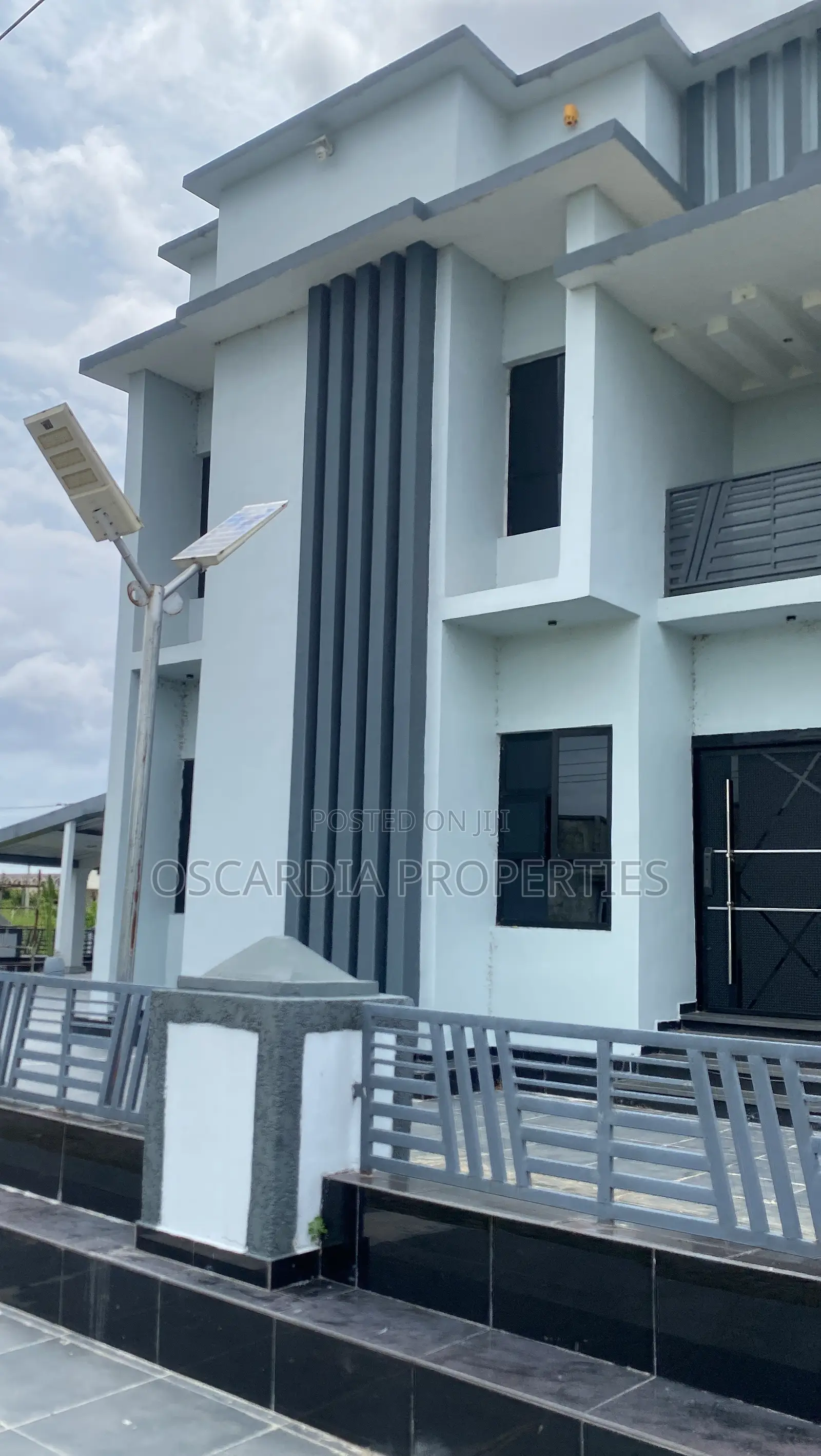 6bdrm Duplex in Beechwood Estate, Elemoro for sale