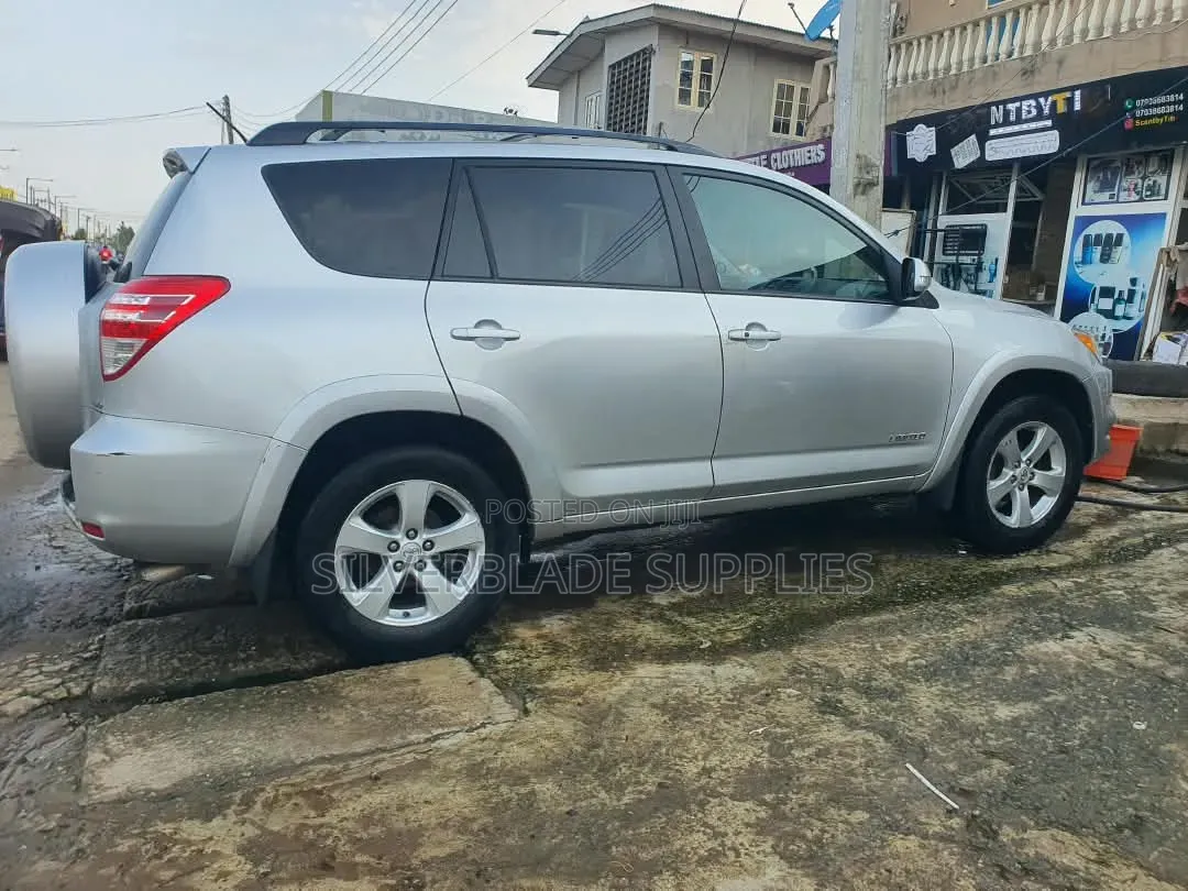 Toyota RAV4 2012 Gray