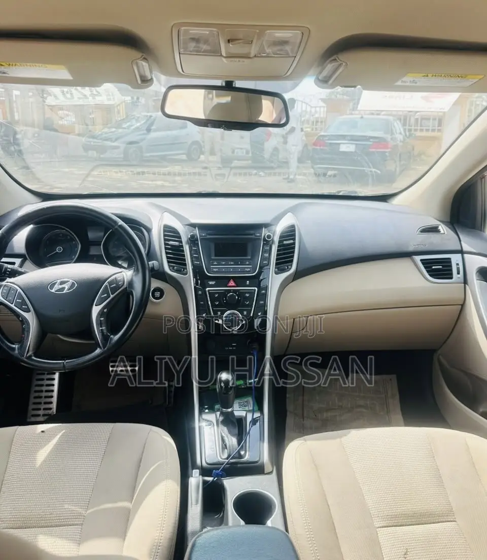 Hyundai Elantra 2016 Red