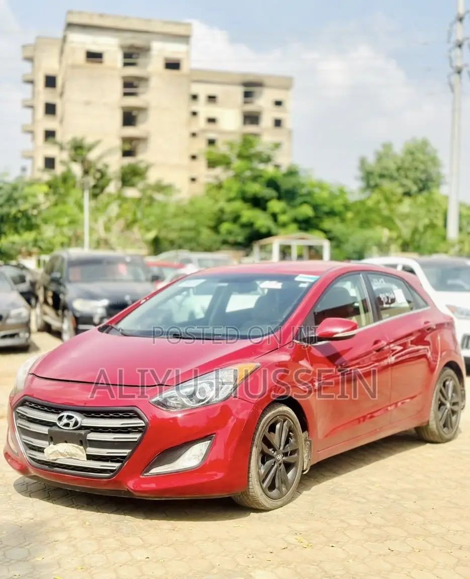 Hyundai Elantra 2016 Red