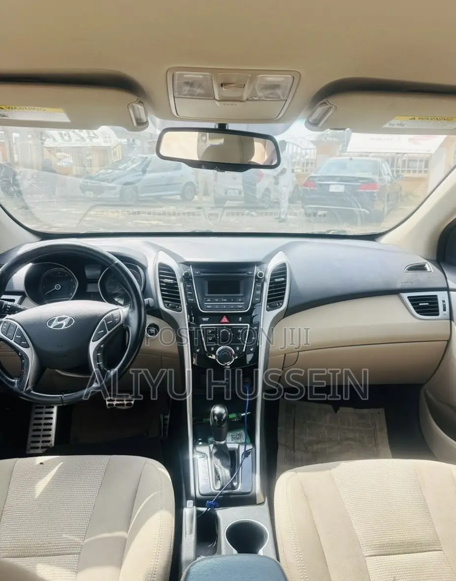 Hyundai Elantra 2016 Red
