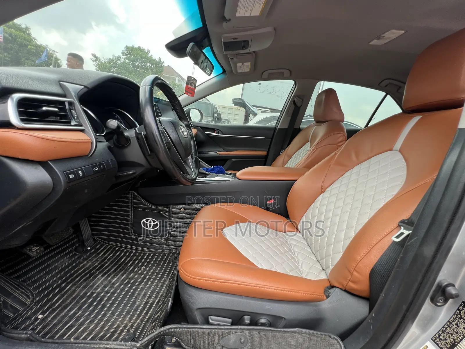 Toyota Camry SE FWD (2.5L 4cyl 8AM) 2018 Silver