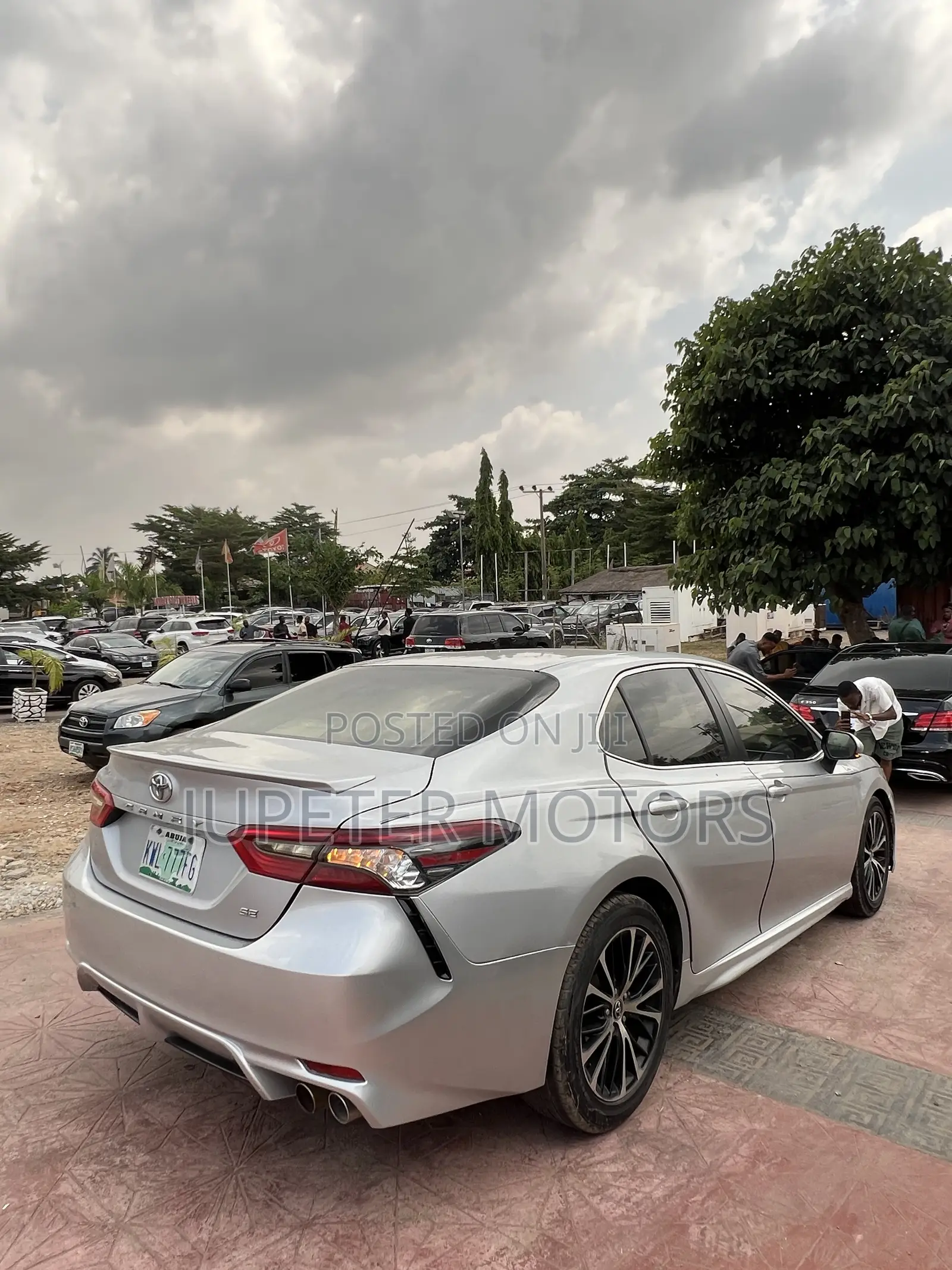Toyota Camry SE FWD (2.5L 4cyl 8AM) 2018 Silver
