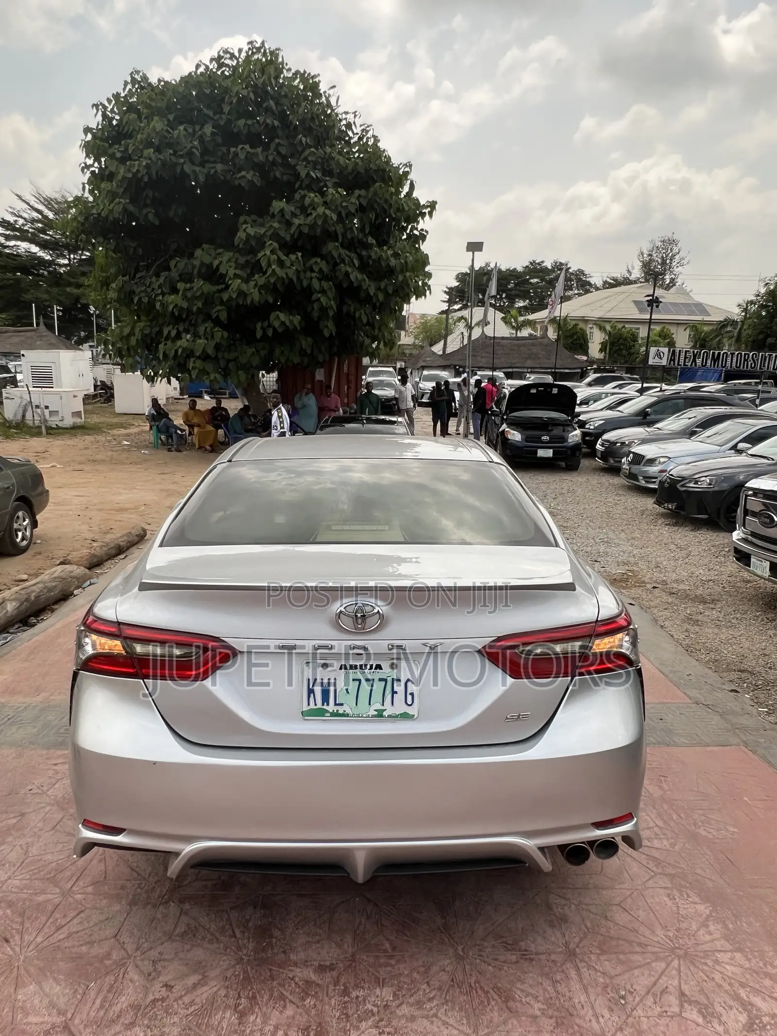 Toyota Camry SE FWD (2.5L 4cyl 8AM) 2018 Silver