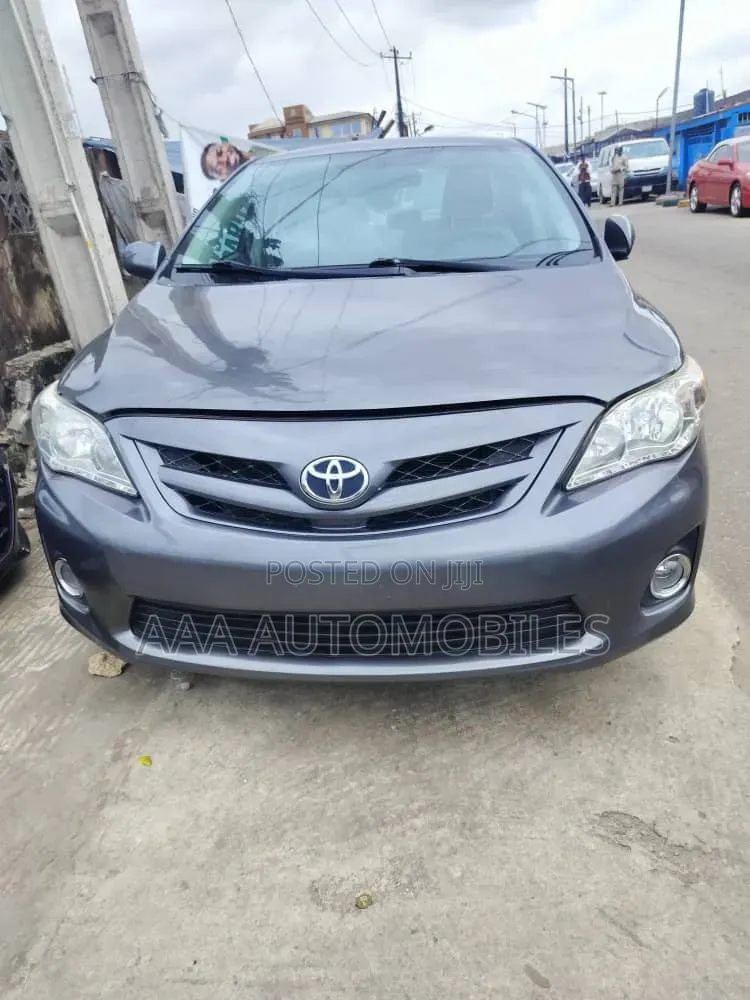 Toyota Corolla 2011 Gray