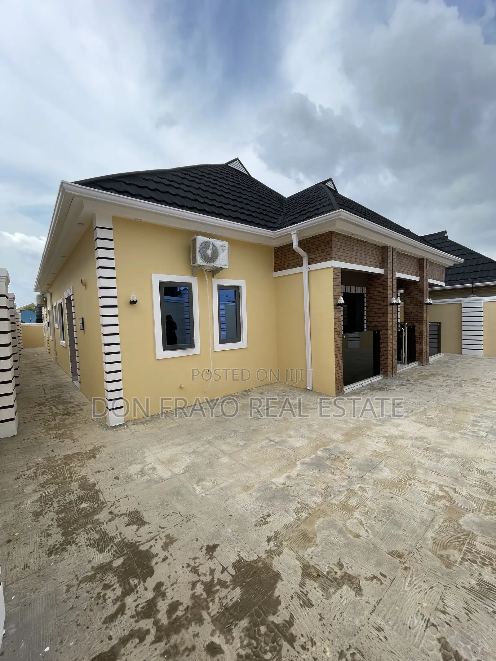 3bdrm Bungalow in Elebu Estate, Akala Express for sale