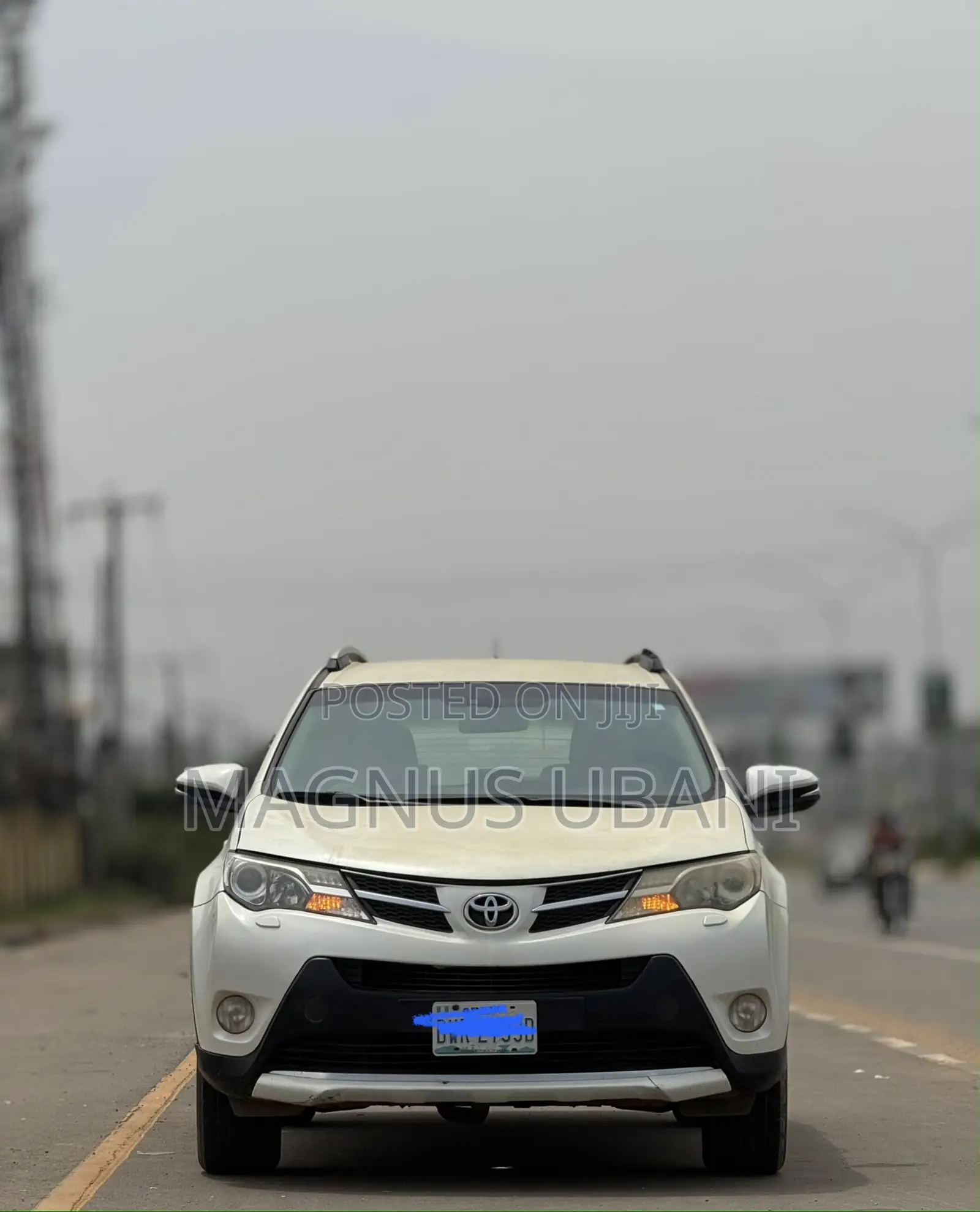 Toyota RAV4 XLE 4dr SUV (2.5L 4cyl 6A) 2014 White