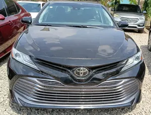 Toyota Camry XLE V6 FWD (3.5L 6cyl 8AM) 2018 Black