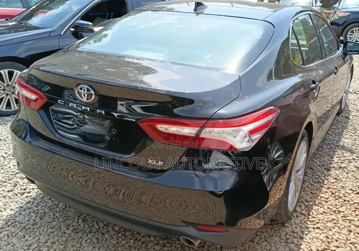 Toyota Camry XLE V6 FWD (3.5L 6cyl 8AM) 2018 Black