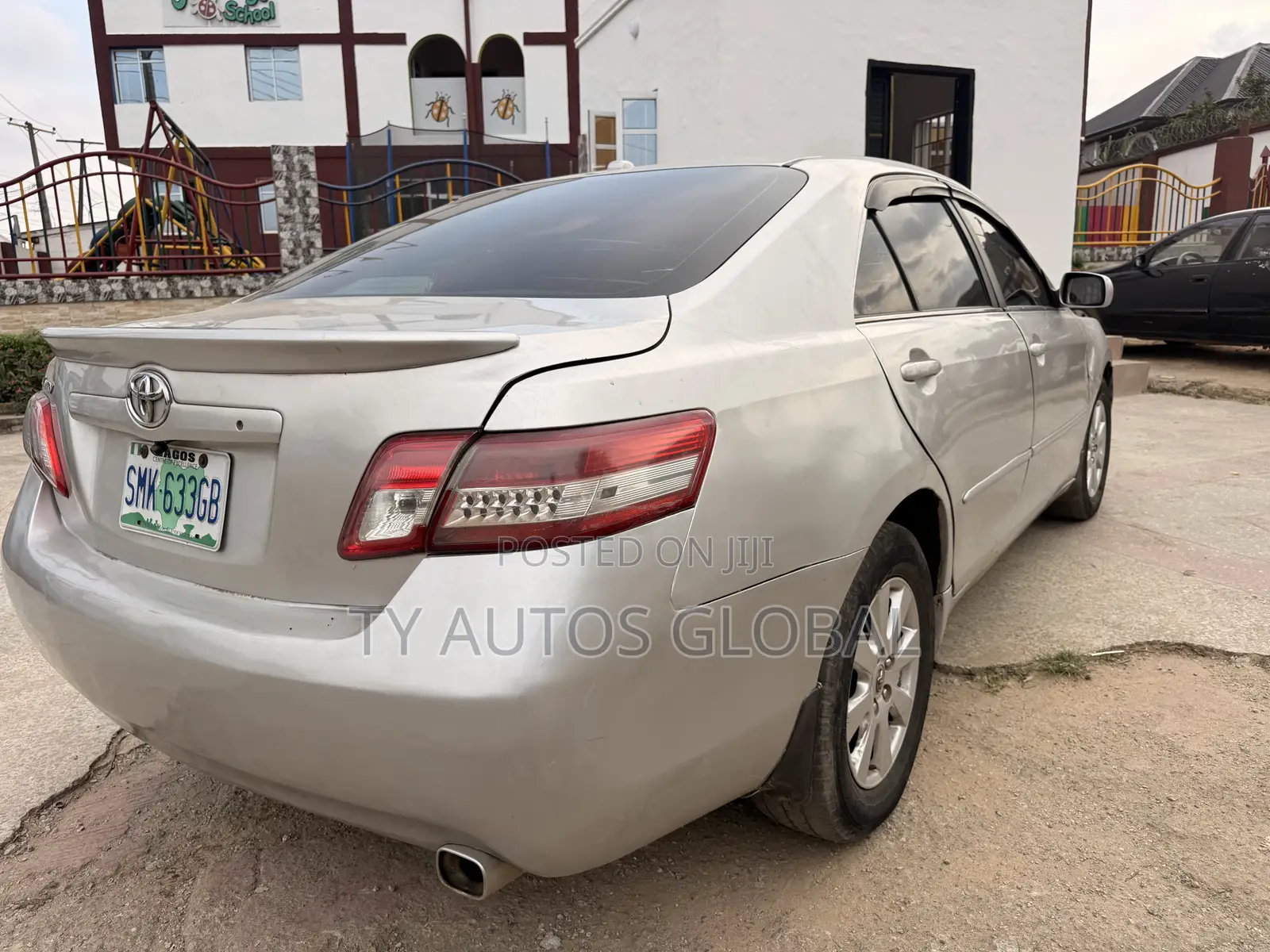Toyota Camry LE 4dr Sedan (2.5L 4cyl 6A) 2011 Silver