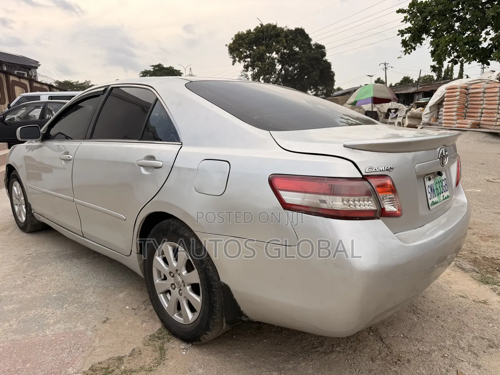 Toyota Camry LE 4dr Sedan (2.5L 4cyl 6A) 2011 Silver