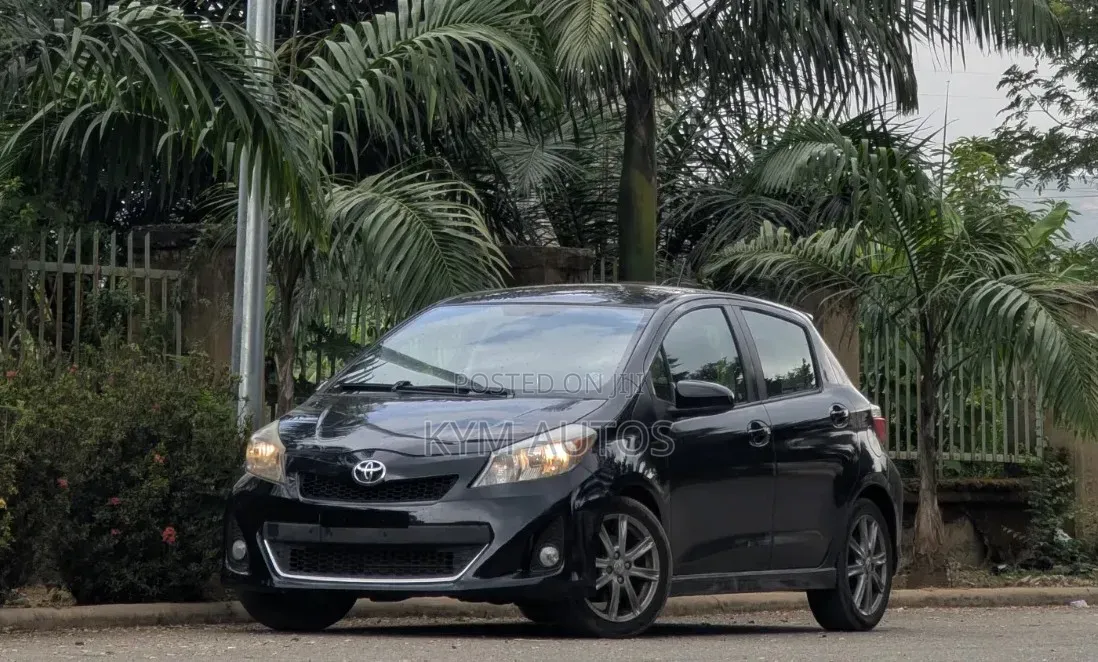 Toyota Yaris SE Hatchback 5dr 2012 Black