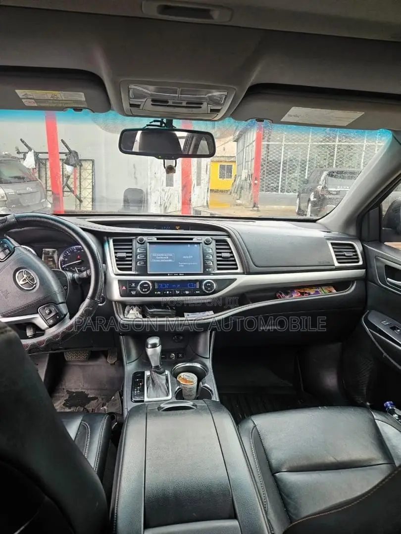 Toyota Highlander XLE V6 4x2 (3.5L 6cyl 6A) 2016 Gray