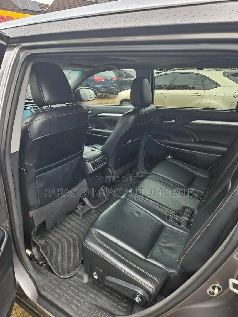 Toyota Highlander XLE V6 4x2 (3.5L 6cyl 6A) 2016 Gray