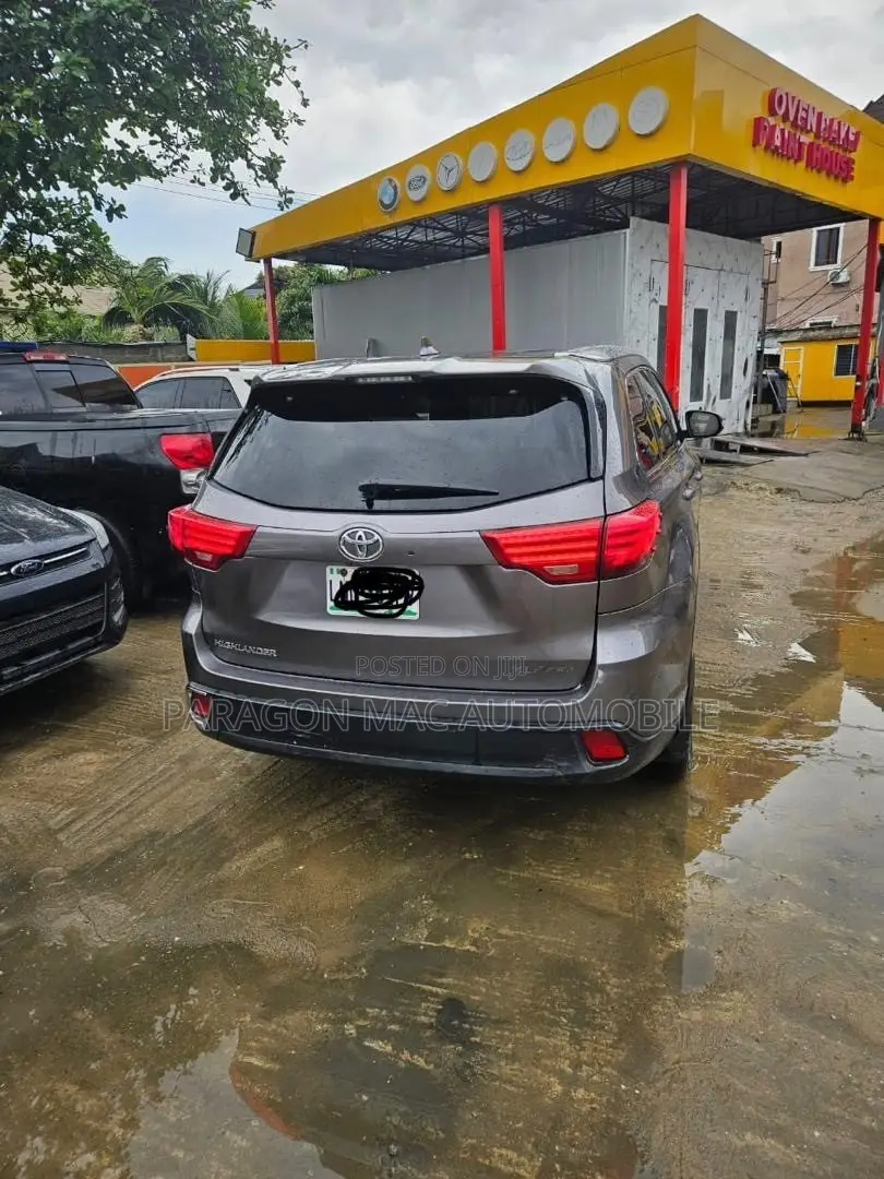 Toyota Highlander XLE V6 4x2 (3.5L 6cyl 6A) 2016 Gray
