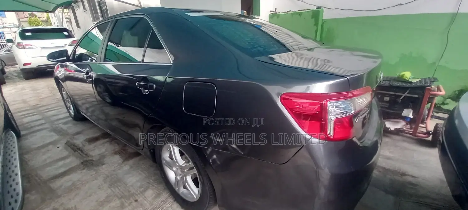 Toyota Camry LE 4dr Sedan (2.5L 4cyl 6A) 2013 Gray