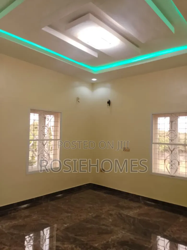 4bdrm Duplex in Fare Park, Sangotedo for rent