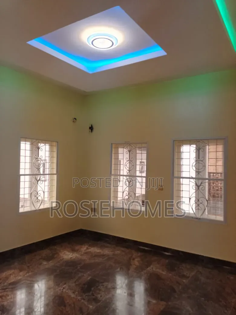 4bdrm Duplex in Fare Park, Sangotedo for rent