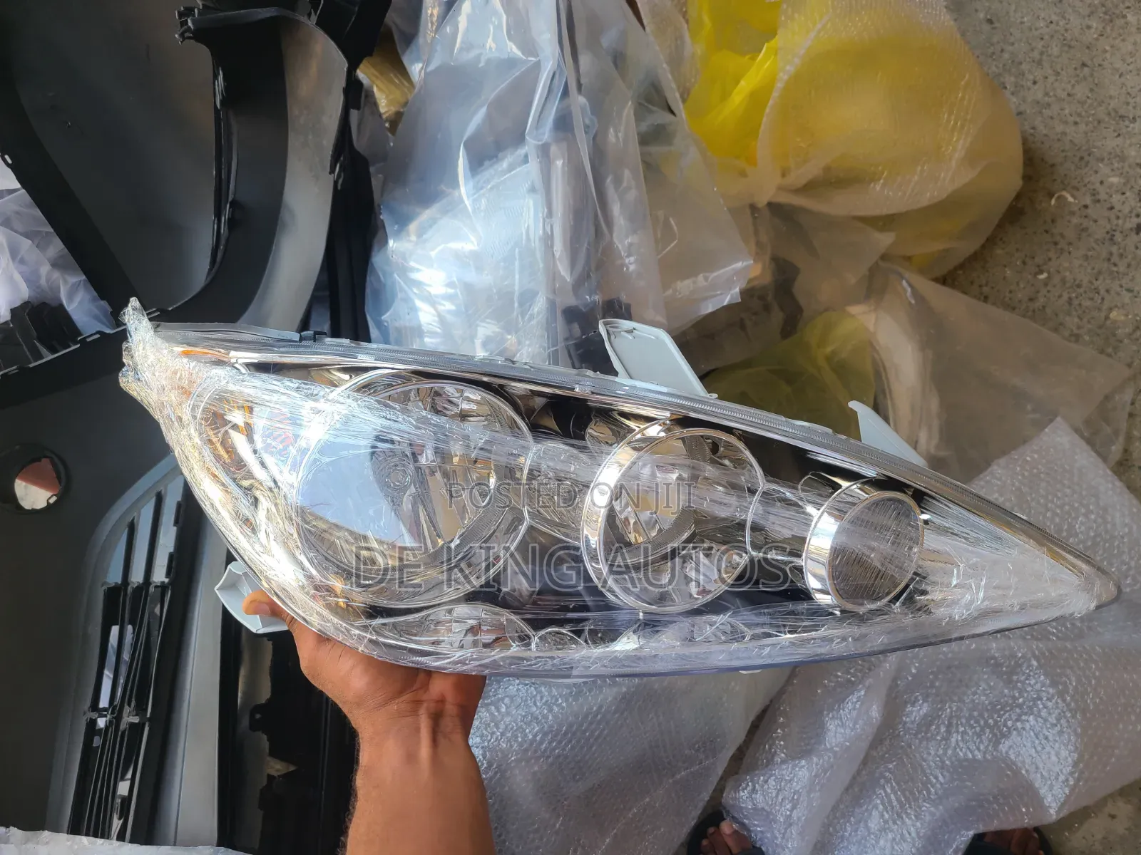 Toyota Camry 2004 Headlight Left and Right