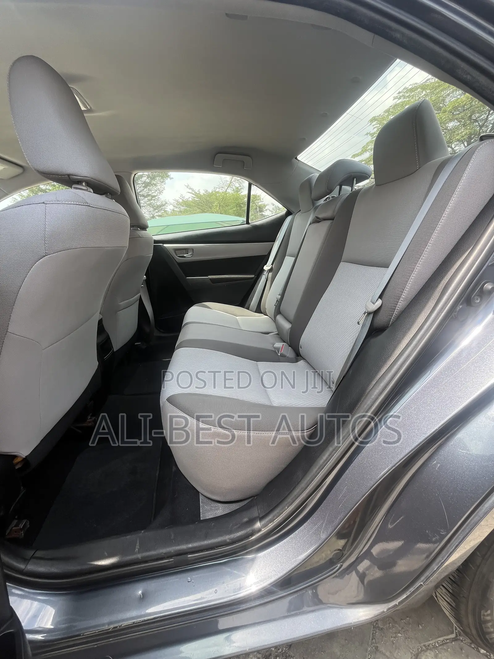 Toyota Corolla LE (1.8L 4cyl 2A) 2019 Gray