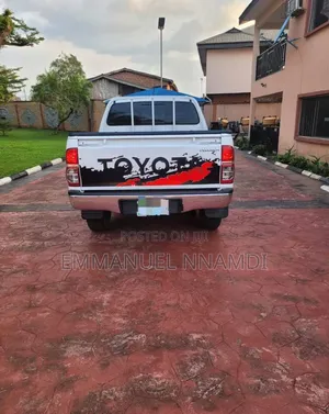 Toyota Hilux SR 4x4 2014 White