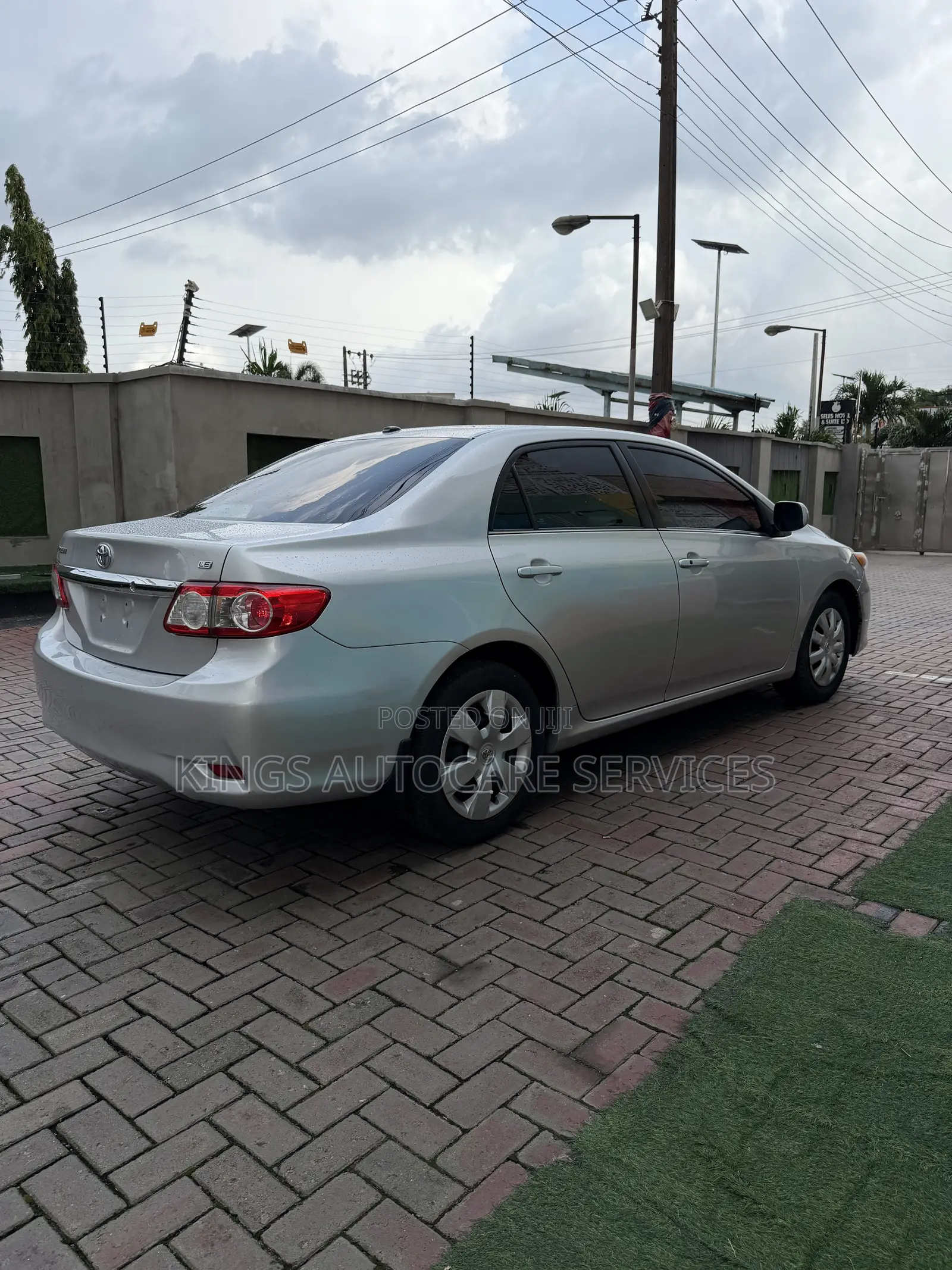 Toyota Corolla LE 4dr Sedan (1.8L 4cyl 4A) 2013 Silver