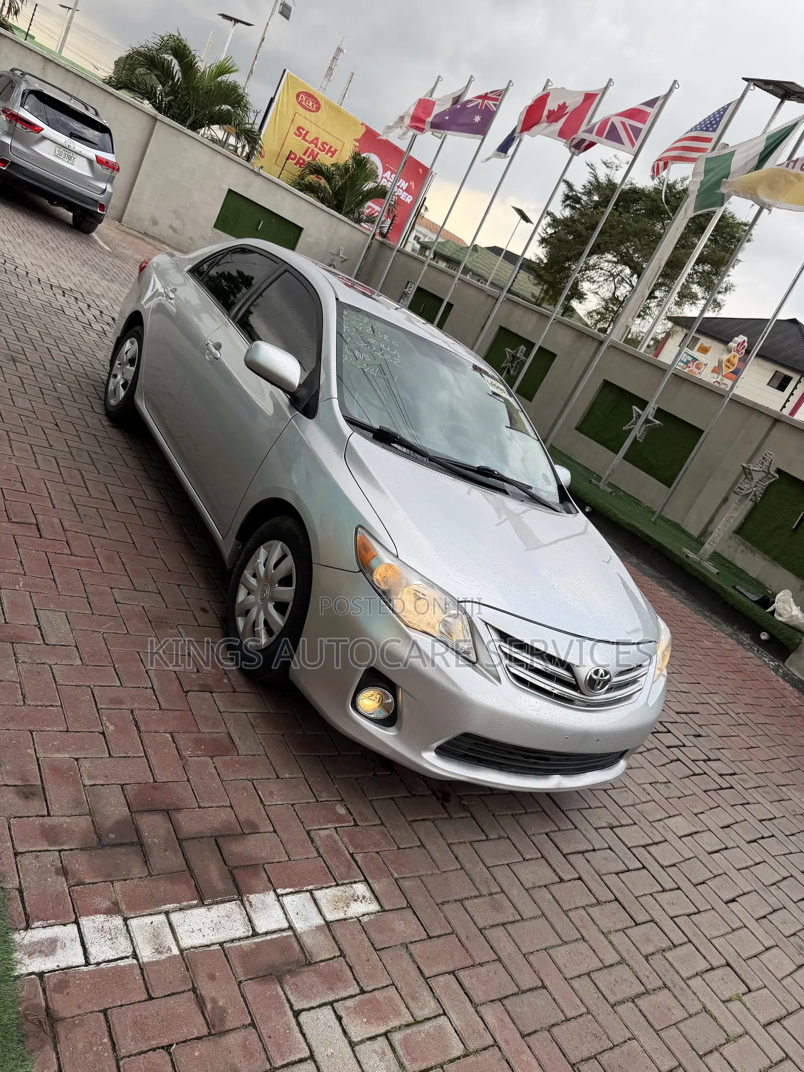 Toyota Corolla LE 4dr Sedan (1.8L 4cyl 4A) 2013 Silver