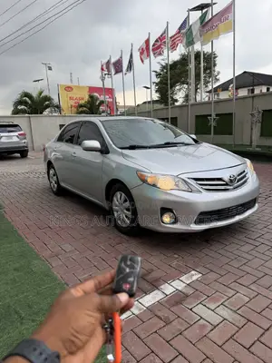Toyota Corolla LE 4dr Sedan (1.8L 4cyl 4A) 2013 Silver