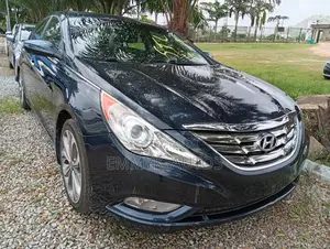 Hyundai Sonata Limited 2.0T Sedan (2.0L 4cyl 6A) 2013 Black