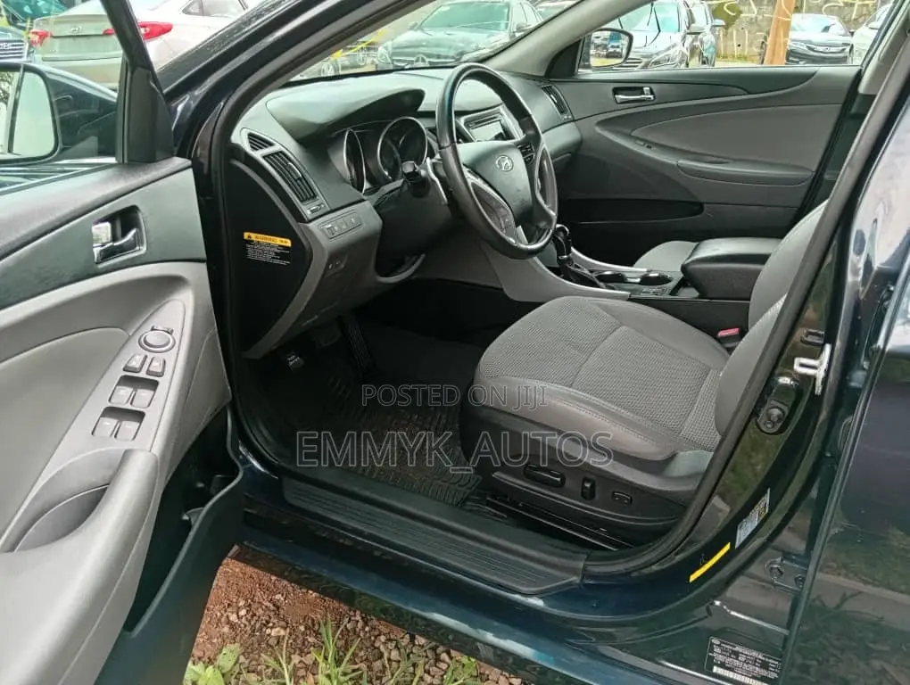 Hyundai Sonata Limited 2.0T Sedan (2.0L 4cyl 6A) 2013 Black