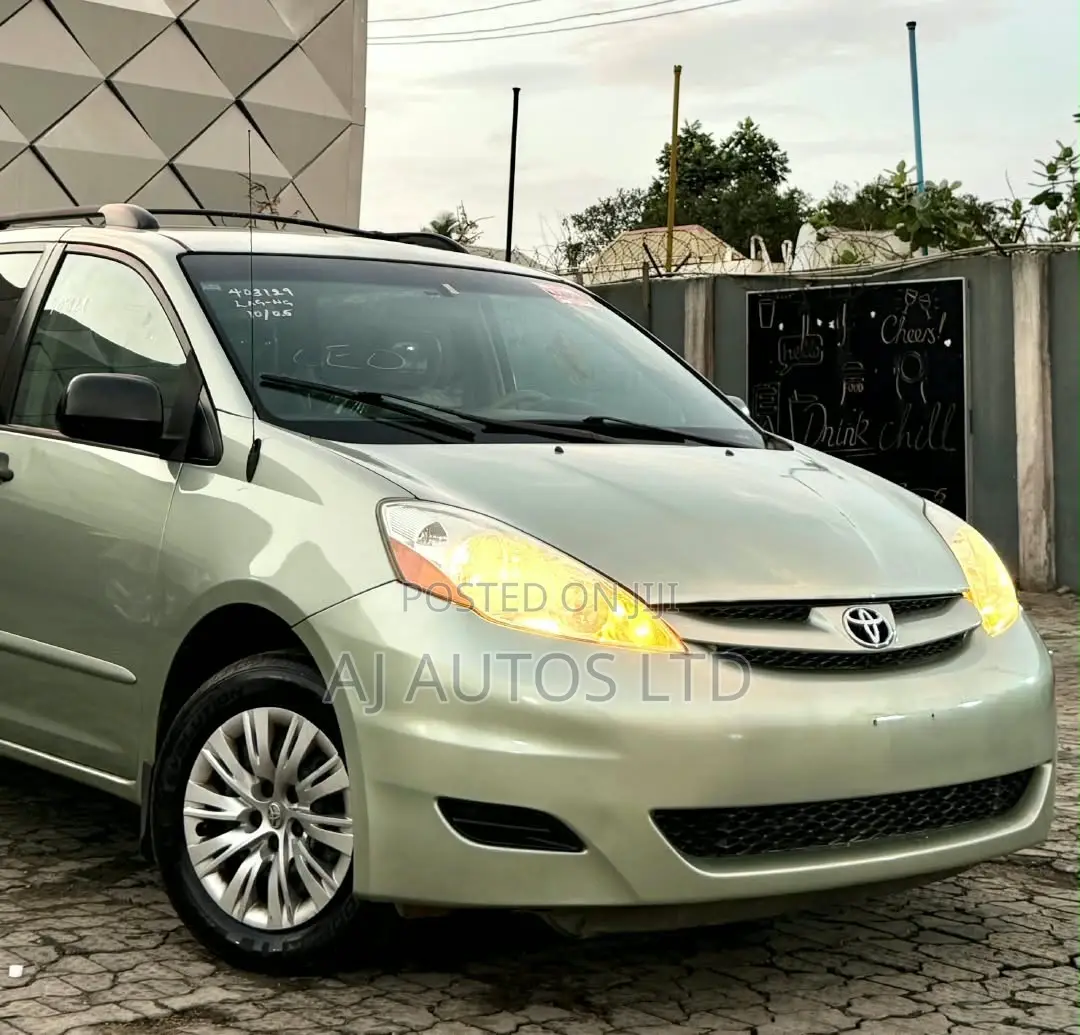 Toyota Sienna CE FWD 2006