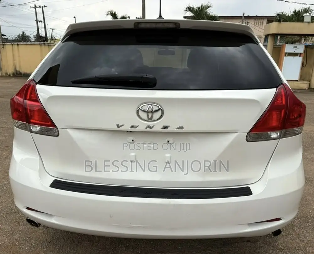 Toyota Venza 2011 White