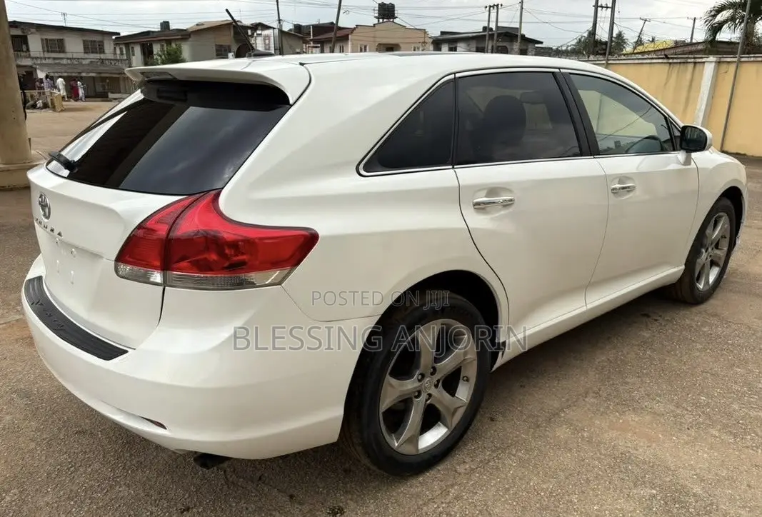 Toyota Venza 2011 White
