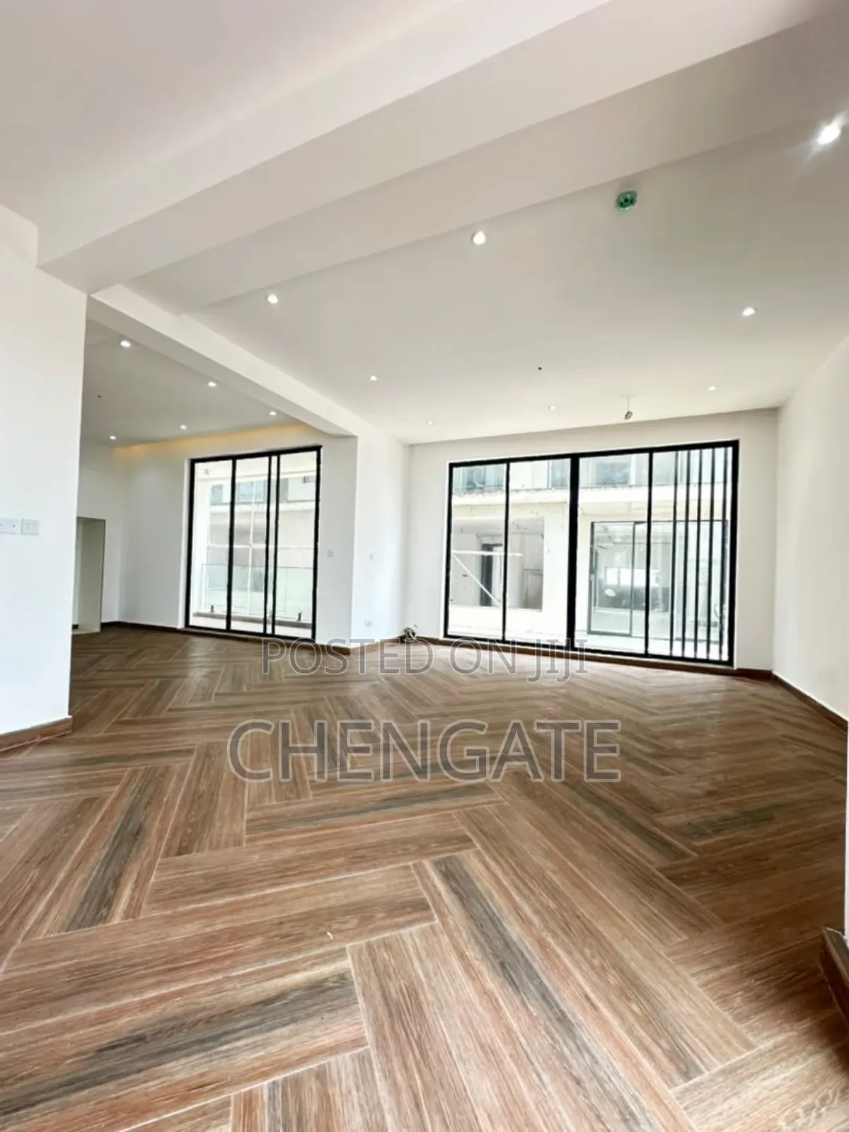 4bdrm Townhouse/Terrace in Chevron for sale