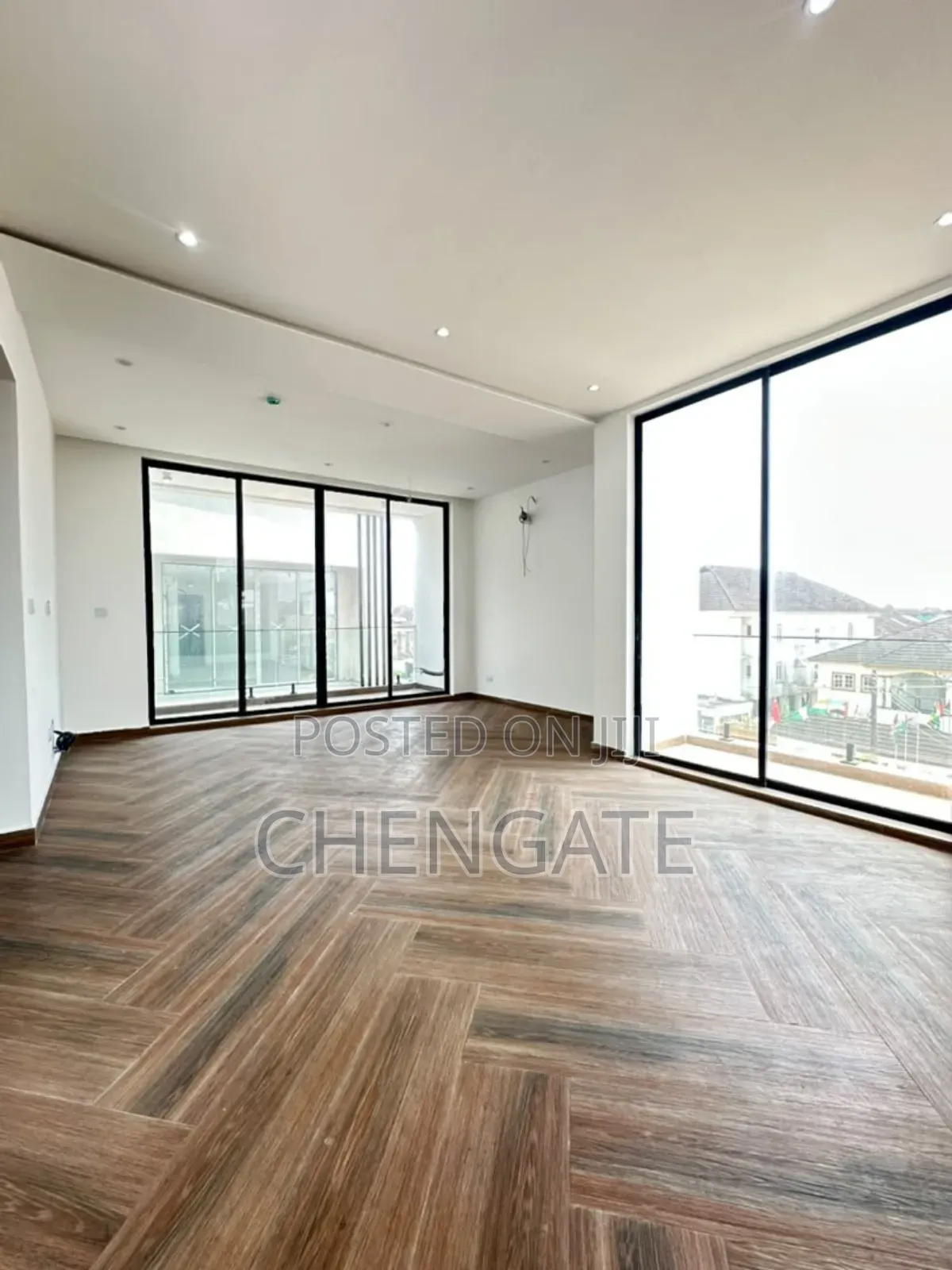 4bdrm Townhouse/Terrace in Chevron for sale