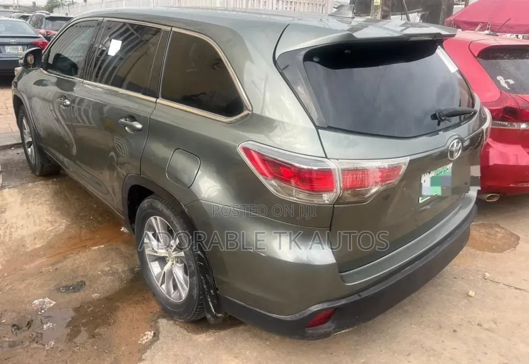 Toyota Highlander LE 4dr SUV (3.5L 6cyl 6A) 2015 Green