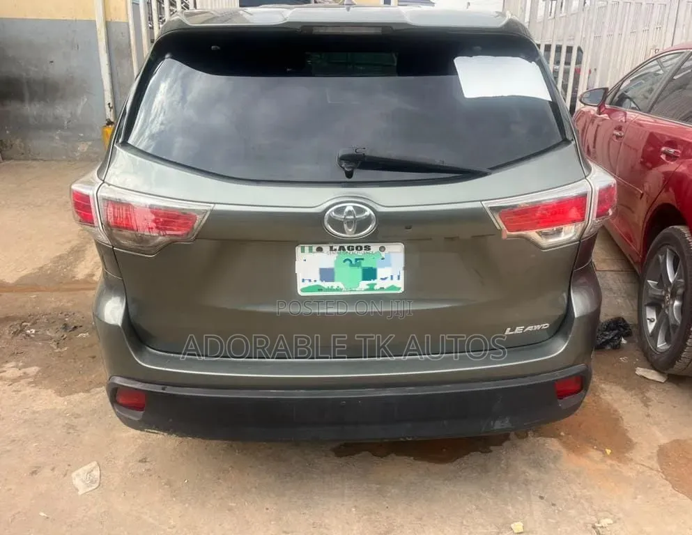 Toyota Highlander LE 4dr SUV (3.5L 6cyl 6A) 2015 Green