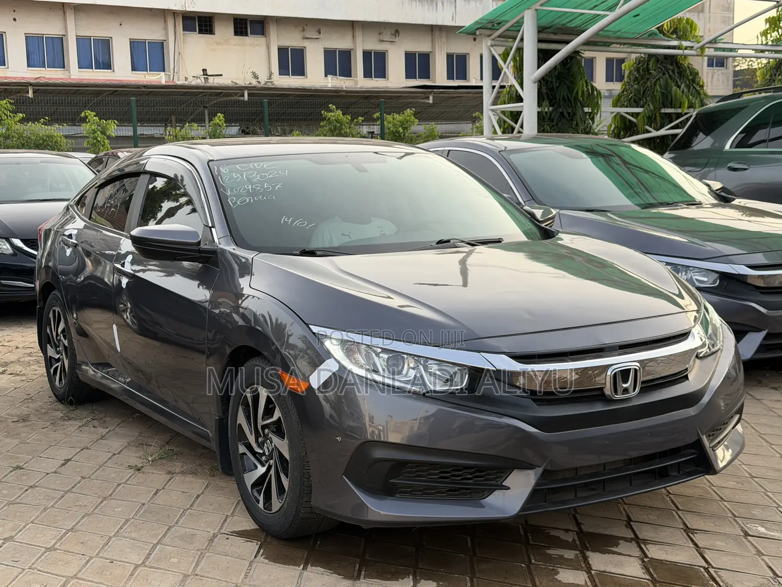 Honda Civic LX 4dr Sedan (2.0L 4cyl) 2016 Gray