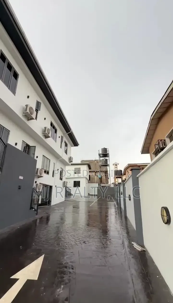 12bdrm Block of Flats in Awuse Estate, Opebi for rent