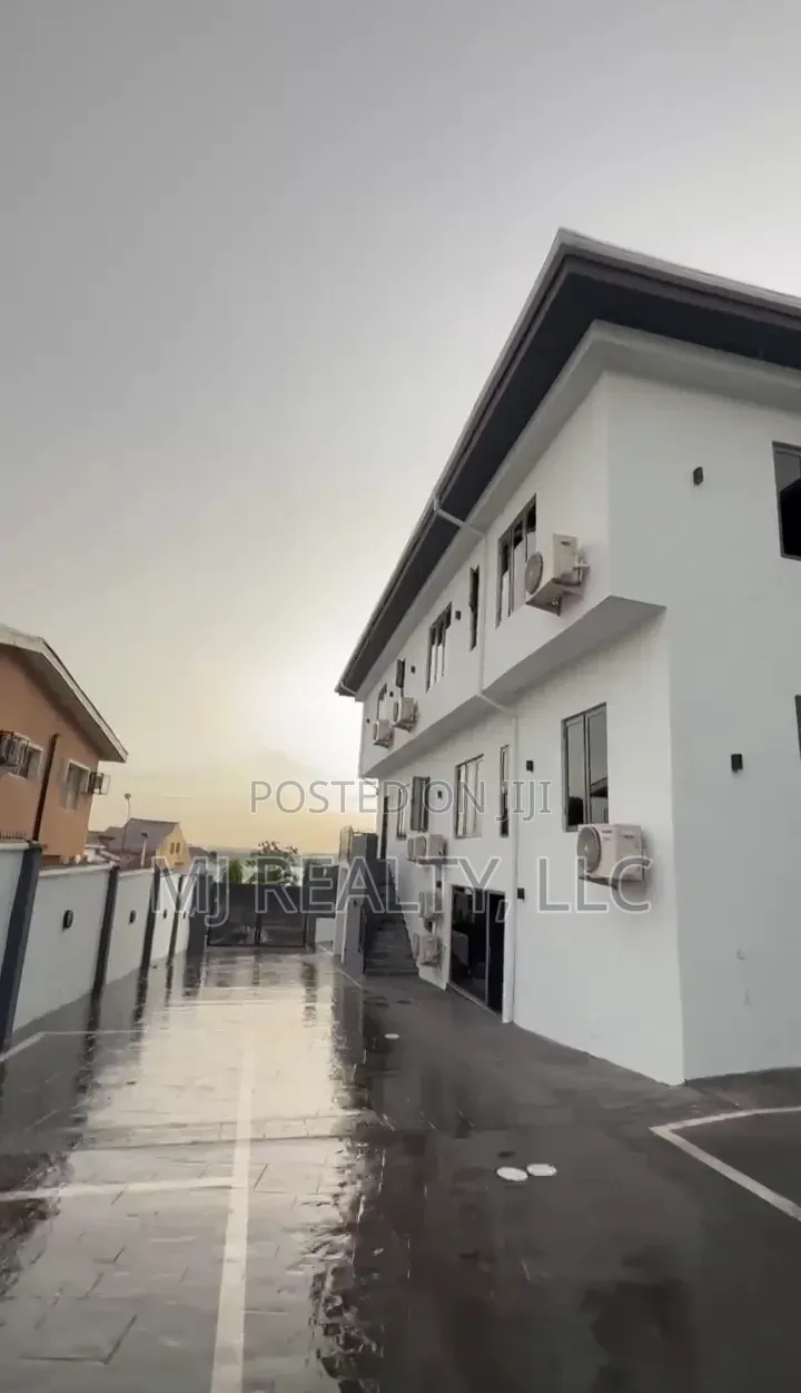 12bdrm Block of Flats in Awuse Estate, Opebi for rent