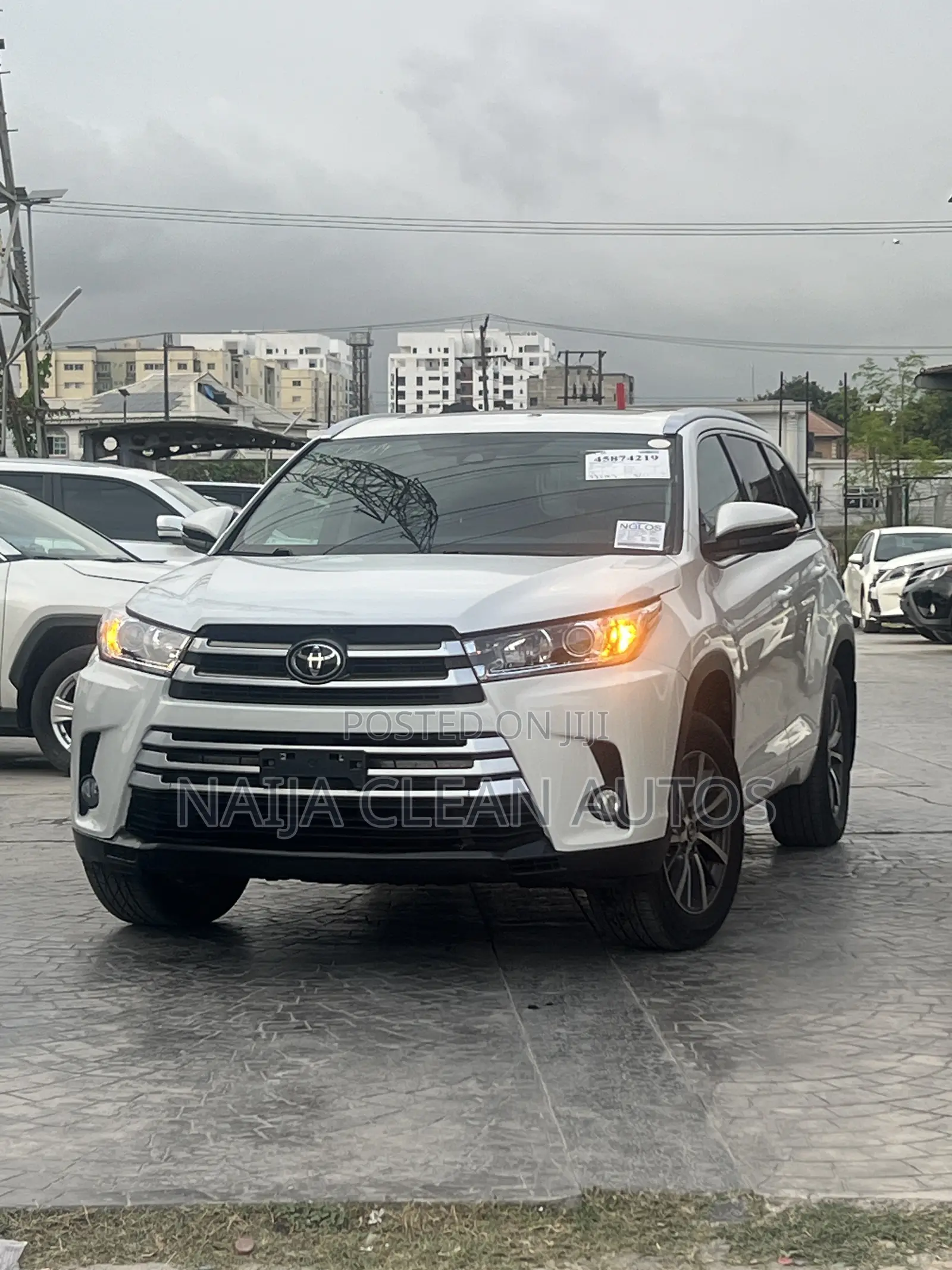 Toyota Highlander XLE 4x4 V6 (3.5L 6cyl 8A) 2017 White