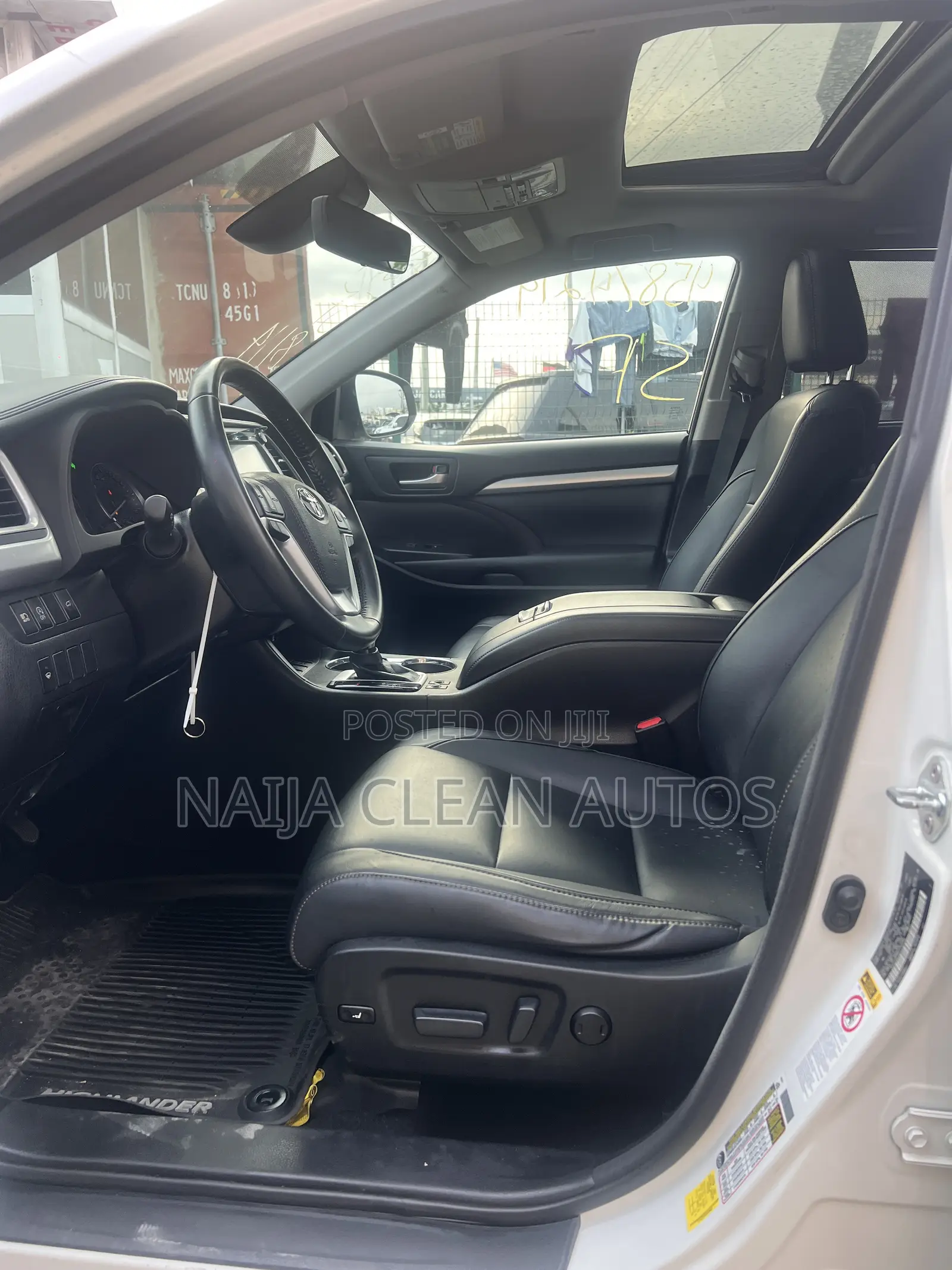 Toyota Highlander XLE 4x4 V6 (3.5L 6cyl 8A) 2017 White
