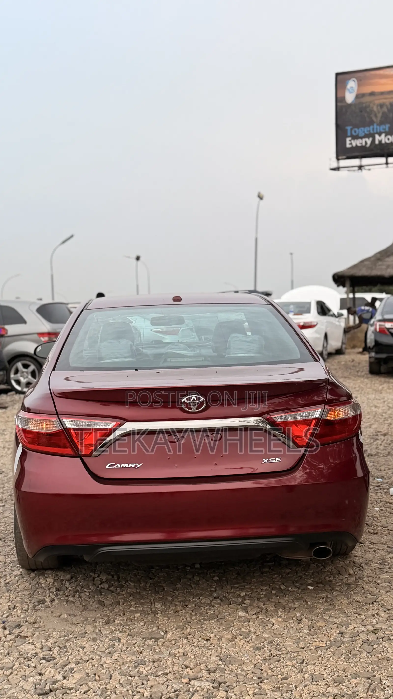 Toyota Camry XLE 4dr Sedan (2.5L 4cyl 6A) 2015 Red