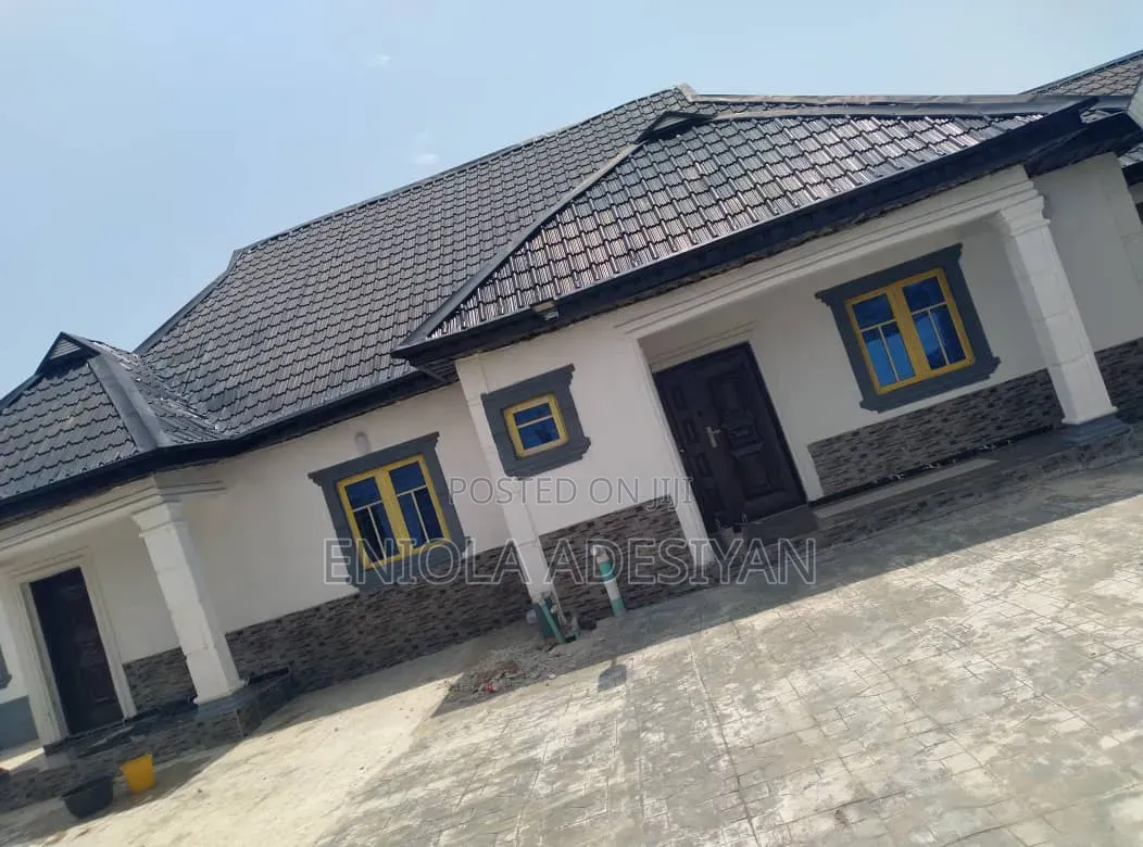 Furnished Mini Flat in Cele, Igbogbo for rent