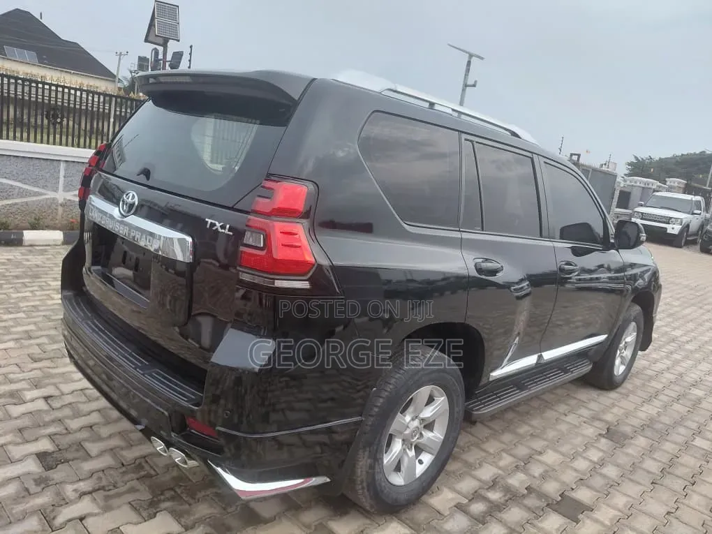Toyota Land Cruiser Prado 2018 Black
