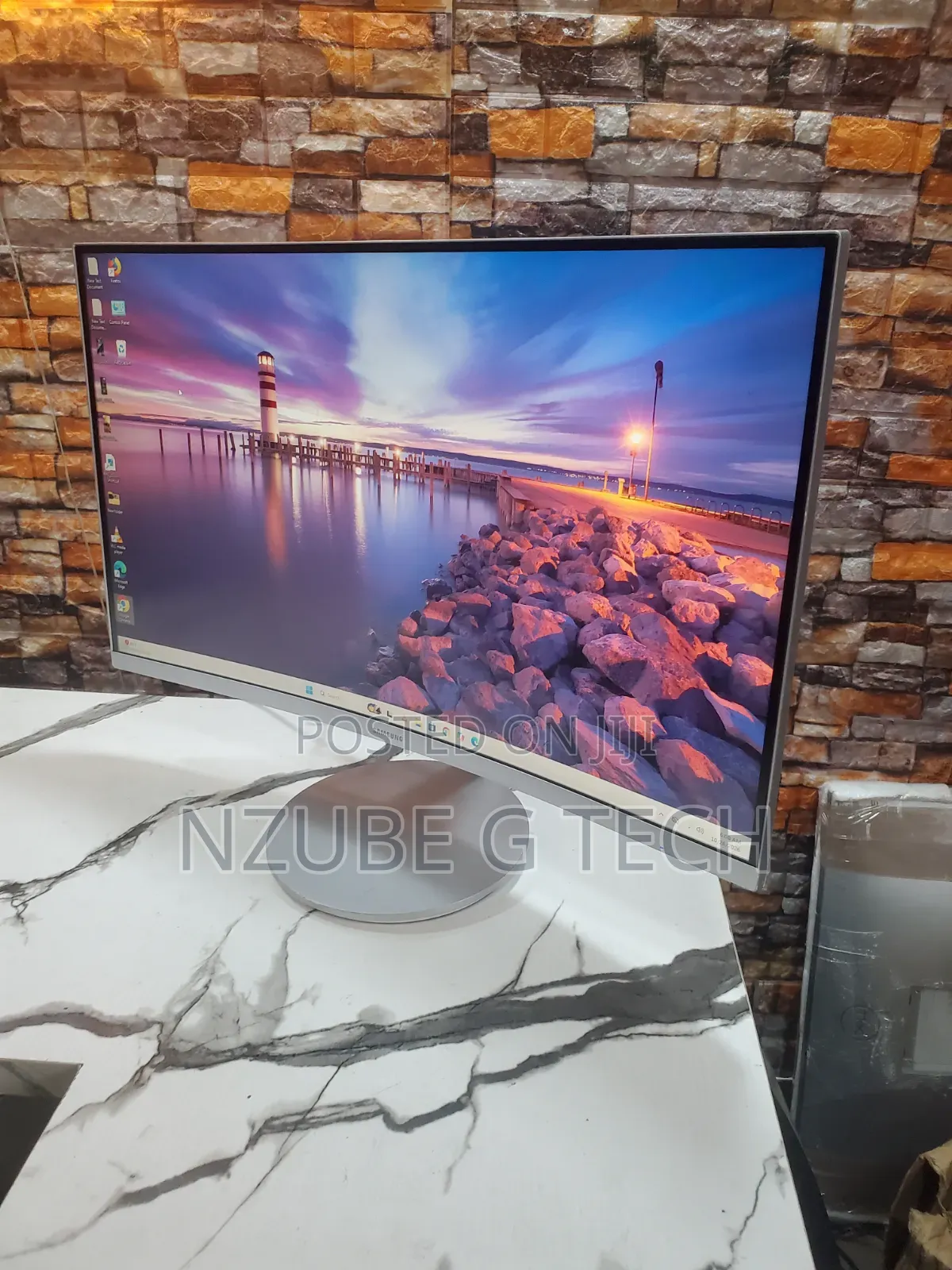 Samsung 27-Inch Curved Monitor | FHD 1080p | HDMI | Built-in Speakers